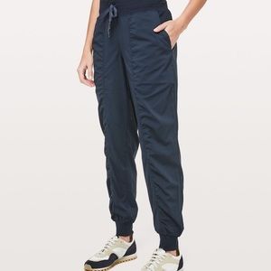 LULULEMON Dance Studio Mid-Rise Jogger Size 6!